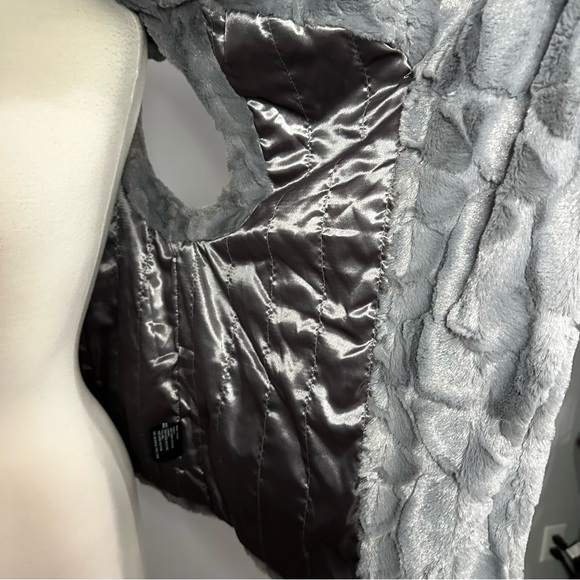 CHI By Carlos Falchi Vegan Faux Fur Draped  Grey Vest Size S - Picture 8 of 8